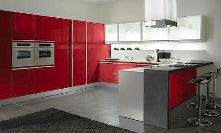 mueble de cocina laqueado en rojo