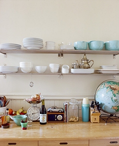 Muebles de cocina a medida con estanterias abiertas en zona norte de Buenos  Aires